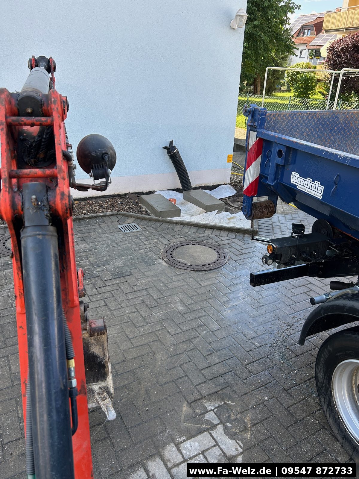 Bagger bei Fundamentarbeiten - Firma Welz